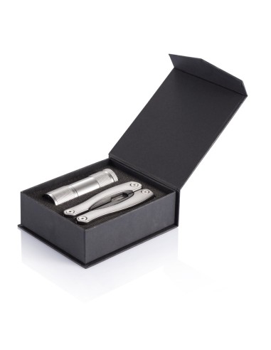 Set multiherramienta y linterna