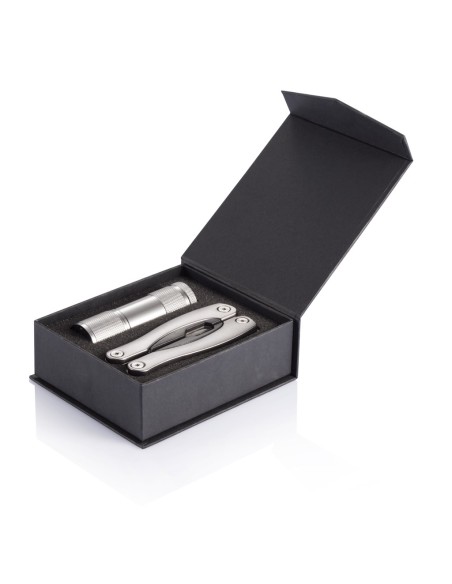 Set multiherramienta y linterna