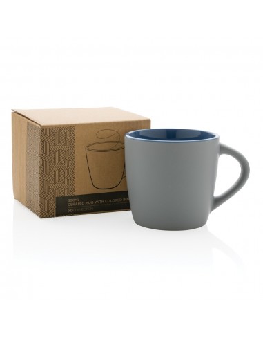Taza de cerámica con interior de color