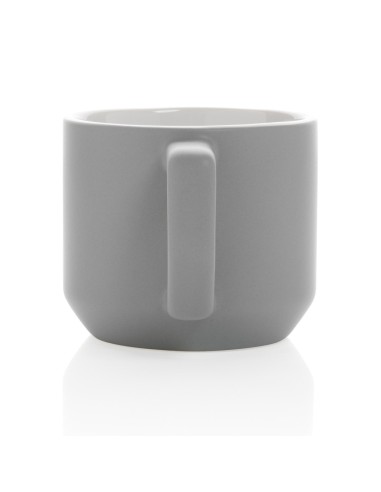 Taza de cerámica moderna