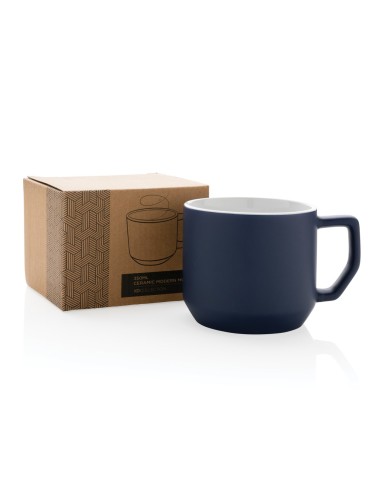 Taza de cerámica moderna