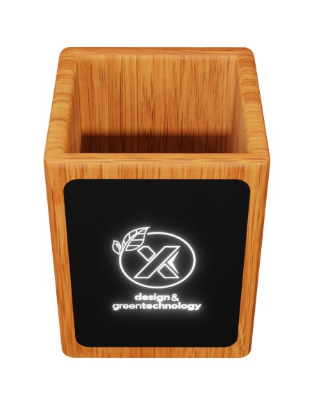 Soporte para lápices de madera con logotipo retroiluminado y doble salida USB "SCX.design O12"