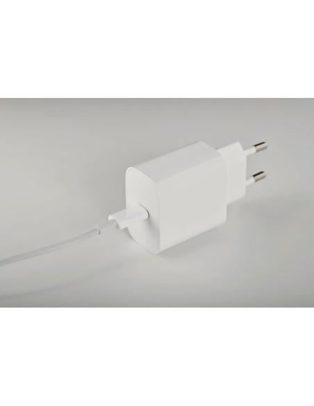 PLUGME - Cargador enchufe UE 2 polos