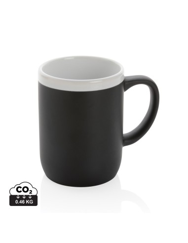 Taza de cerámica con borde blanco