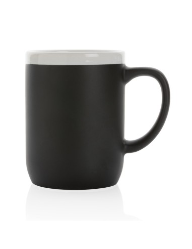 Taza de cerámica con borde blanco