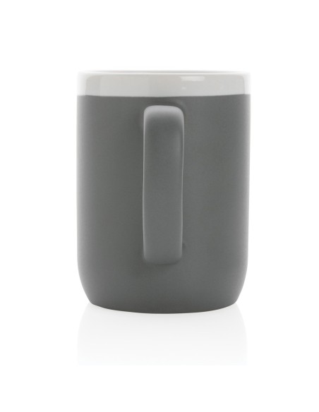 Taza de cerámica con borde blanco