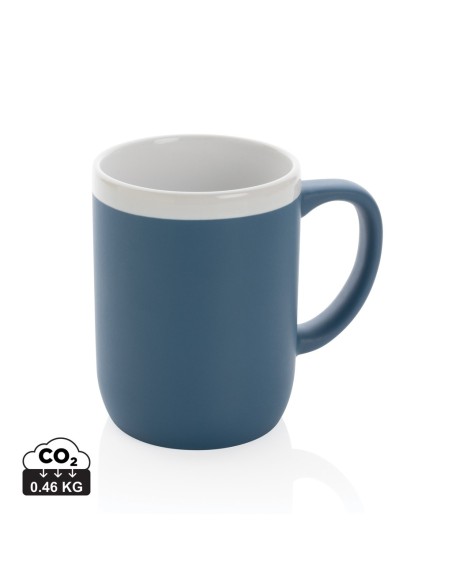 Taza de cerámica con borde blanco