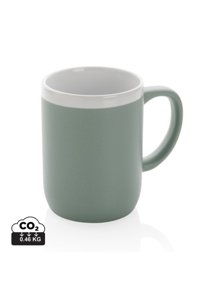 Taza de cerámica con borde blanco