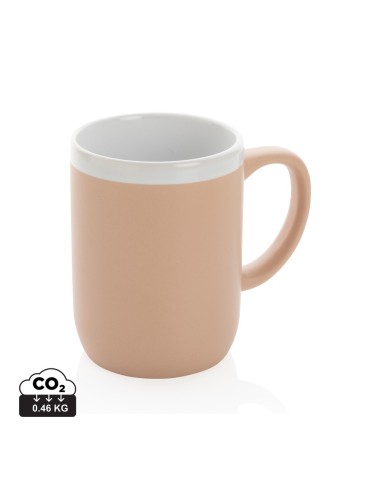 Taza de cerámica con borde blanco